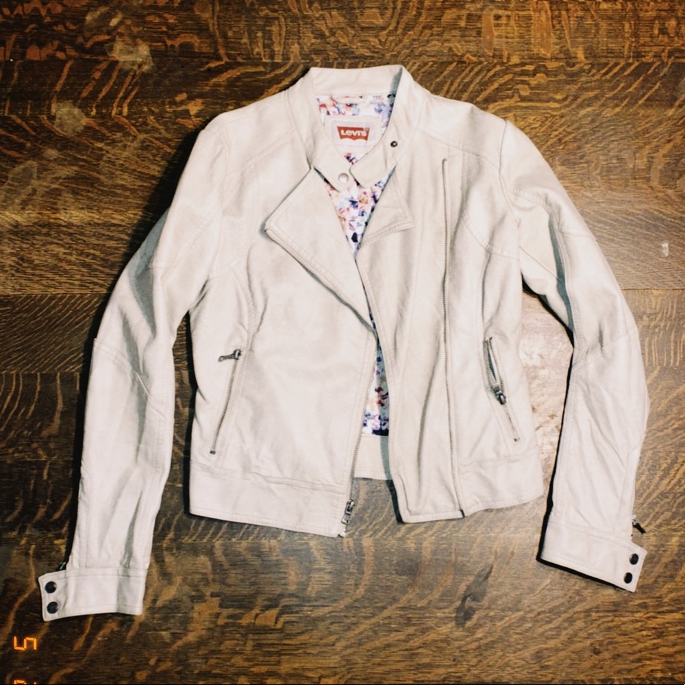 WOMENS SMALL LEATHER LEVIS JACKET